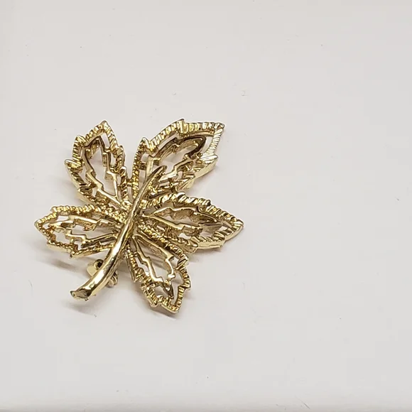 Vintage Golden Maple Leaf Brooch - Picture 4 of 5